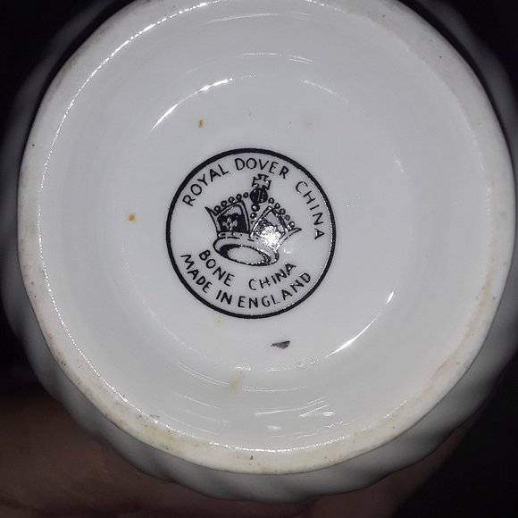 Royal Dover China Bone China Purple Floral Cup and Saucer with shell wave design - Picture 4 of 4